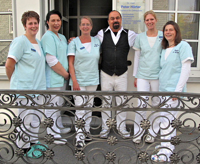 Dr. med. Peter H&ouml;rter und sein Praxisteam